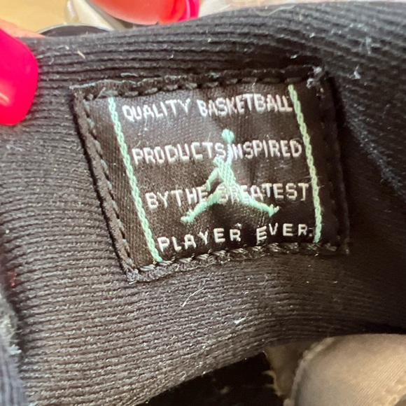 Nike Air Jordan 11 Retro Low Iridescent Emerald GS Size 7Y 528896-145 - Picture 4 of 9